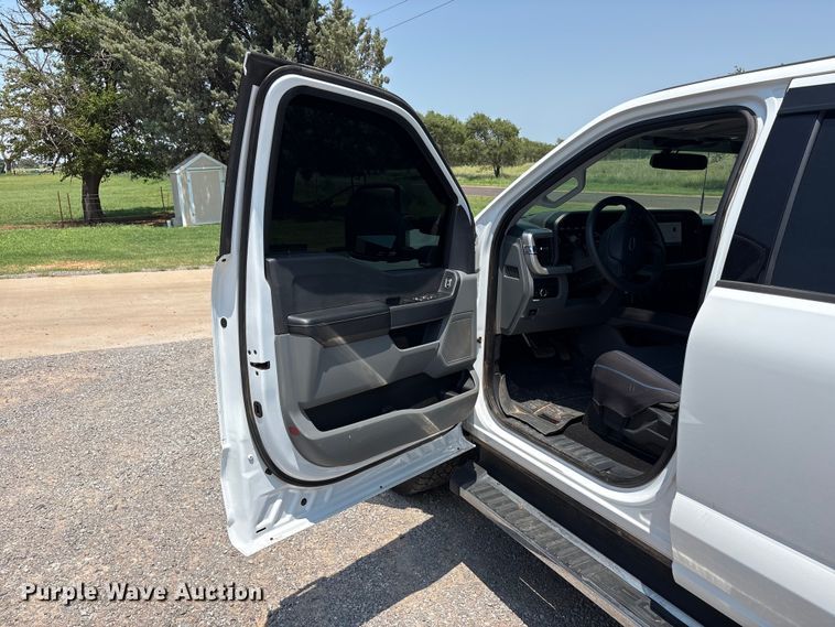 image for item FC2511 2023 Ford F250 Super Duty Crew Cab pickup truck