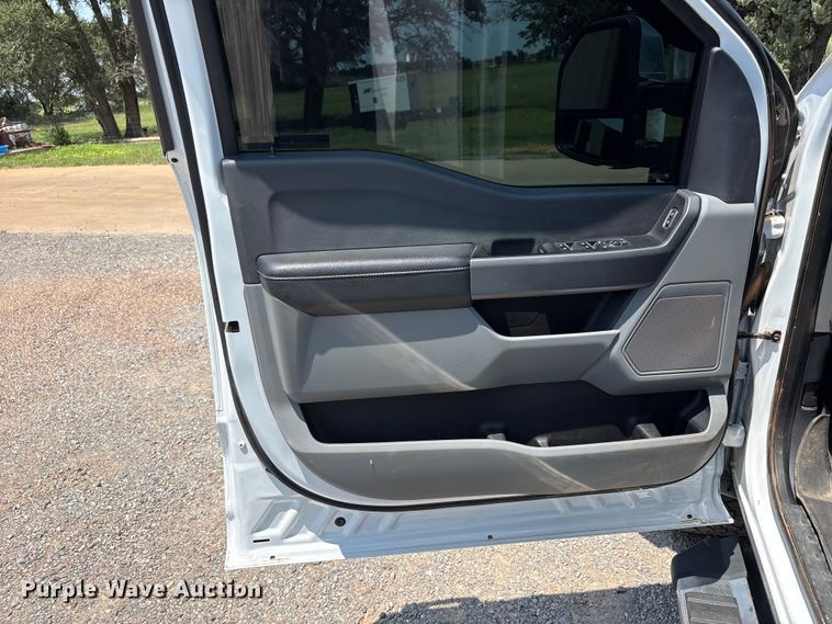 image for item FC2511 2023 Ford F250 Super Duty Crew Cab pickup truck