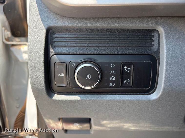 image for item FC2511 2023 Ford F250 Super Duty Crew Cab pickup truck