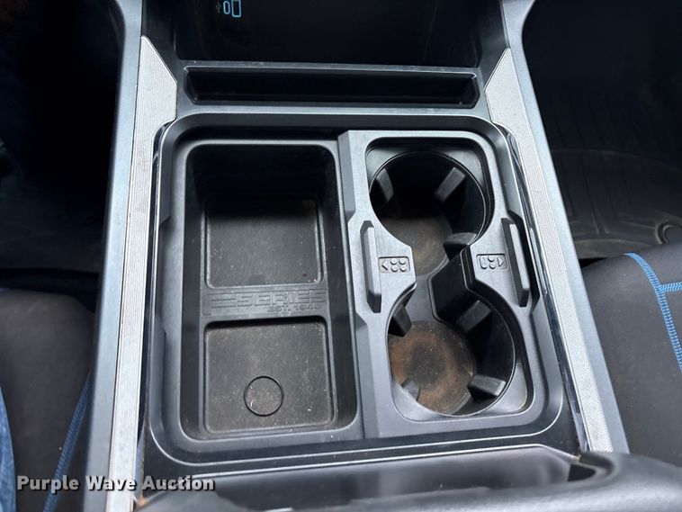 image for item FC2511 2023 Ford F250 Super Duty Crew Cab pickup truck