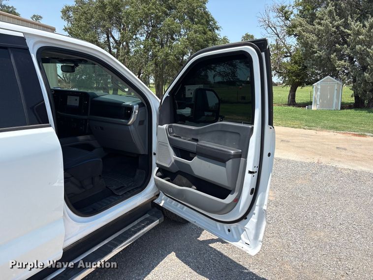image for item FC2511 2023 Ford F250 Super Duty Crew Cab pickup truck