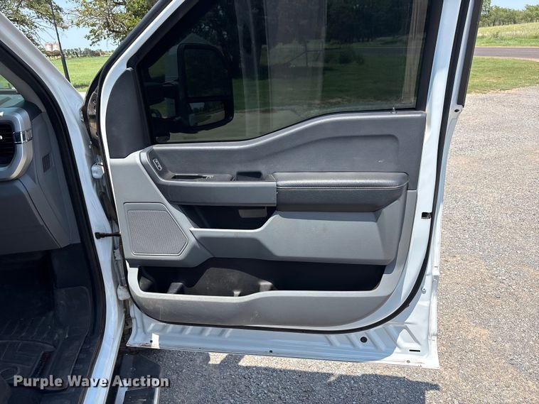 image for item FC2511 2023 Ford F250 Super Duty Crew Cab pickup truck