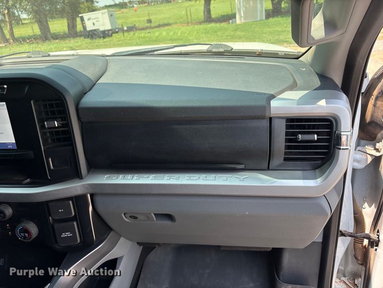 image for item FC2511 2023 Ford F250 Super Duty Crew Cab pickup truck