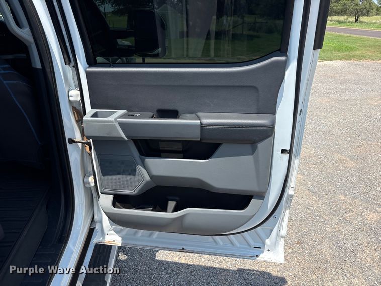 image for item FC2511 2023 Ford F250 Super Duty Crew Cab pickup truck