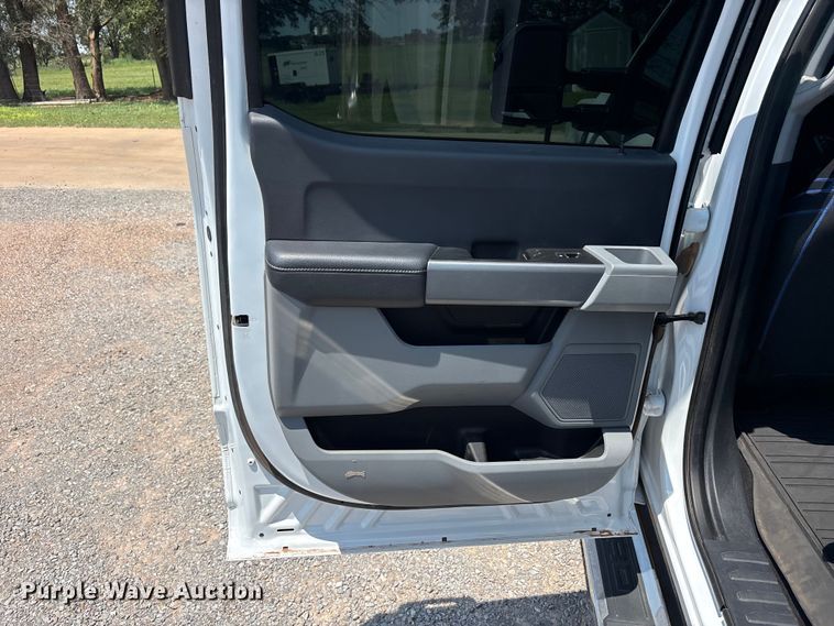 image for item FC2511 2023 Ford F250 Super Duty Crew Cab pickup truck