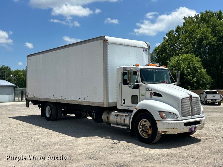 image for item FC2850 2014 Kenworth T370 box truck