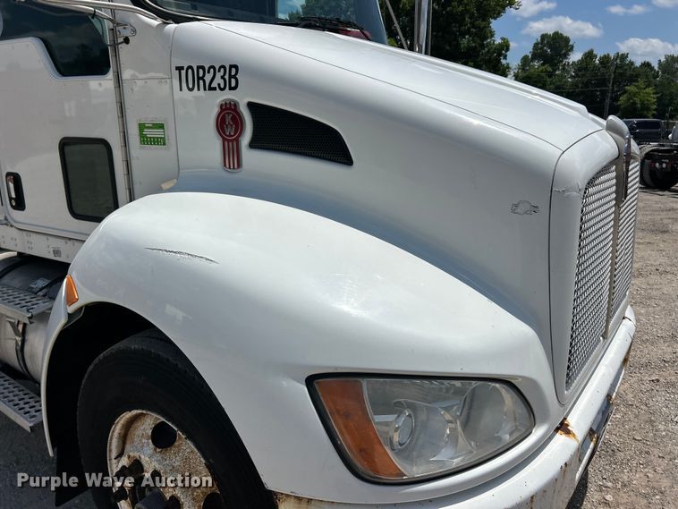 image for item FC2850 2014 Kenworth T370 box truck