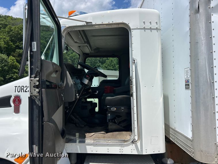 image for item FC2850 2014 Kenworth T370 box truck