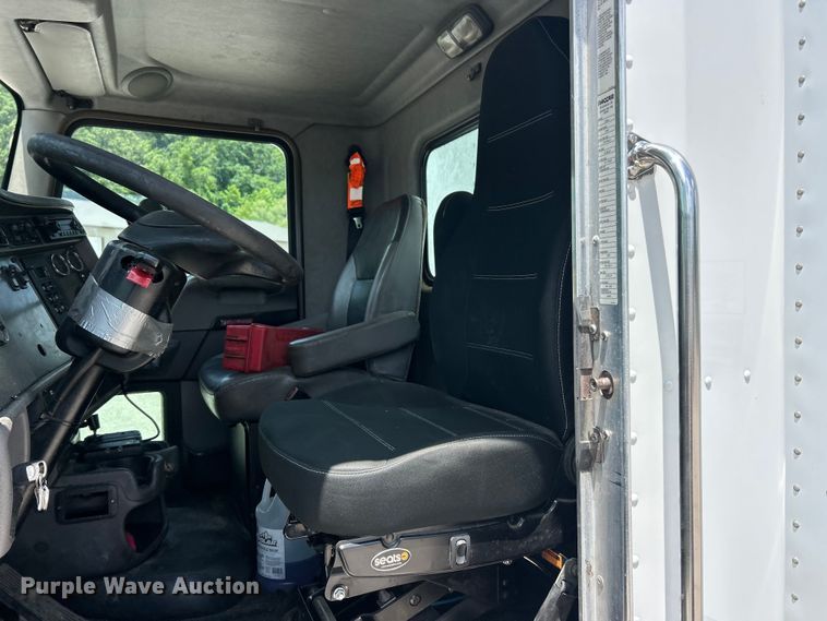 image for item FC2850 2014 Kenworth T370 box truck