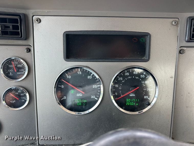 image for item FC2850 2014 Kenworth T370 box truck