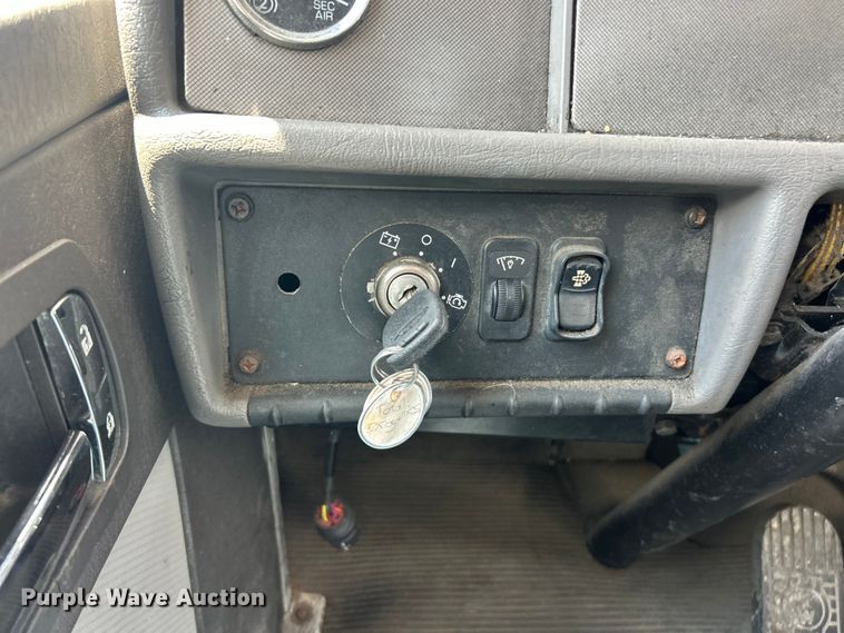 image for item FC2850 2014 Kenworth T370 box truck