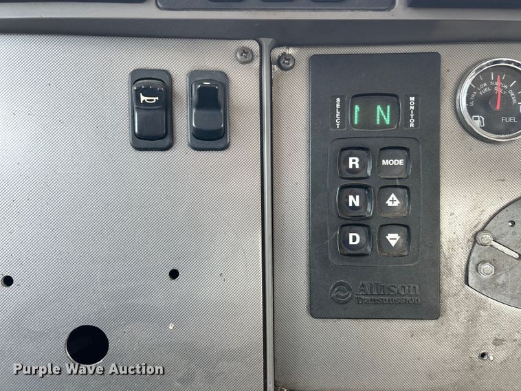 image for item FC2850 2014 Kenworth T370 box truck
