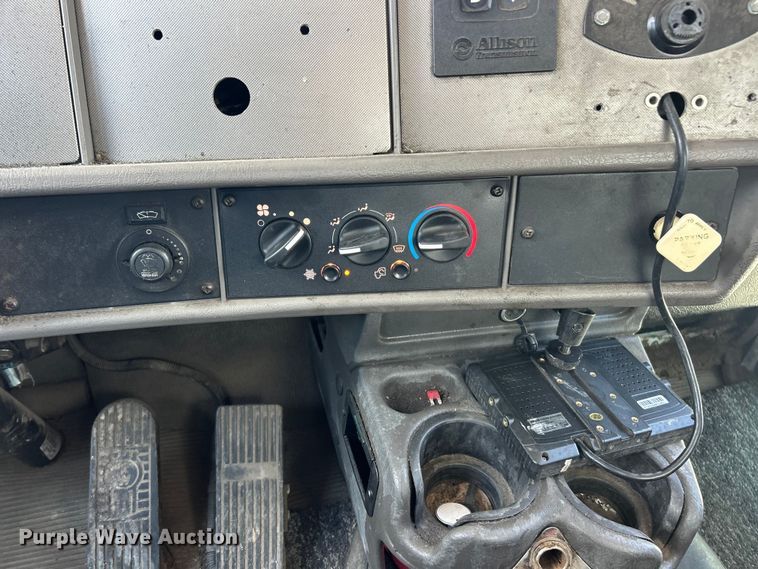 image for item FC2850 2014 Kenworth T370 box truck