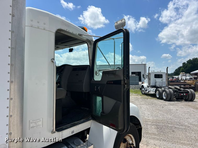 image for item FC2850 2014 Kenworth T370 box truck