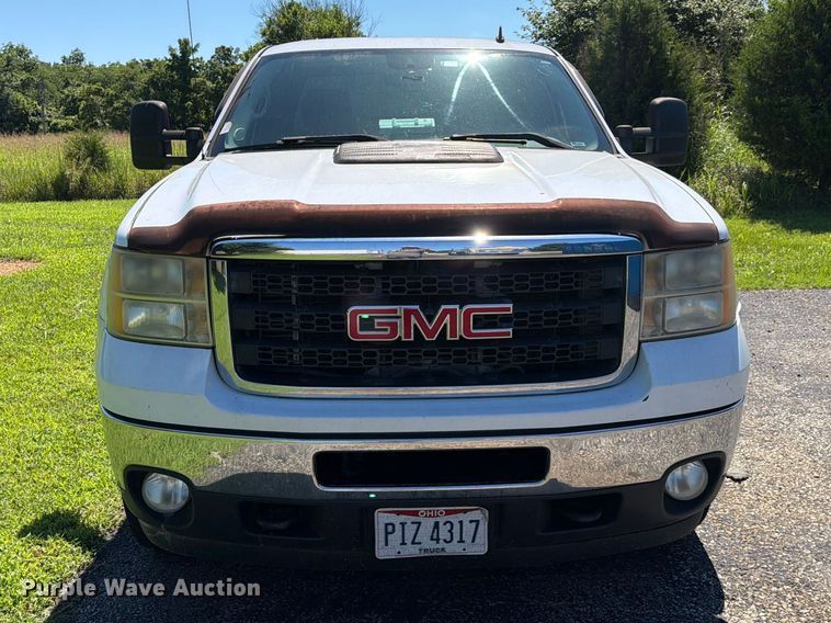 image for item FC3247 2011 GMC Sierra 2500HD Ext. Cab pickup truck