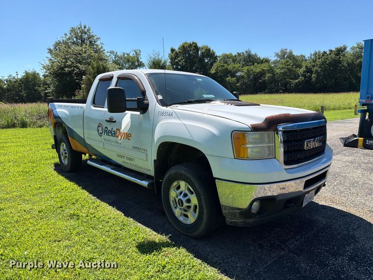 image for item FC3247 2011 GMC Sierra 2500HD Ext. Cab pickup truck