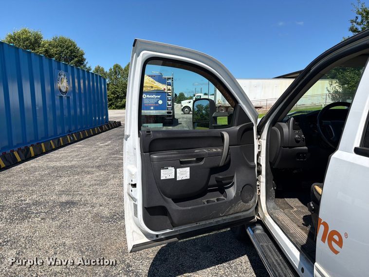 image for item FC3247 2011 GMC Sierra 2500HD Ext. Cab pickup truck
