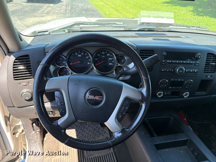 image for item FC3247 2011 GMC Sierra 2500HD Ext. Cab pickup truck