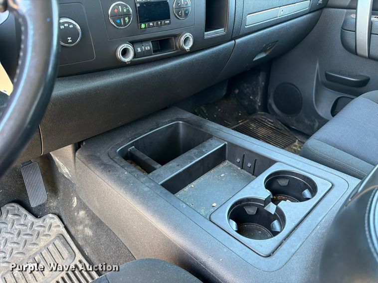 image for item FC3247 2011 GMC Sierra 2500HD Ext. Cab pickup truck