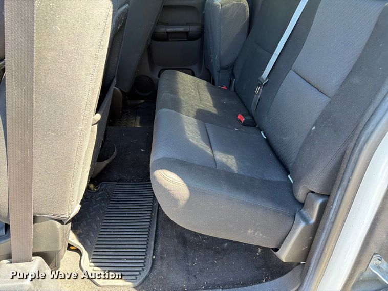 image for item FC3247 2011 GMC Sierra 2500HD Ext. Cab pickup truck