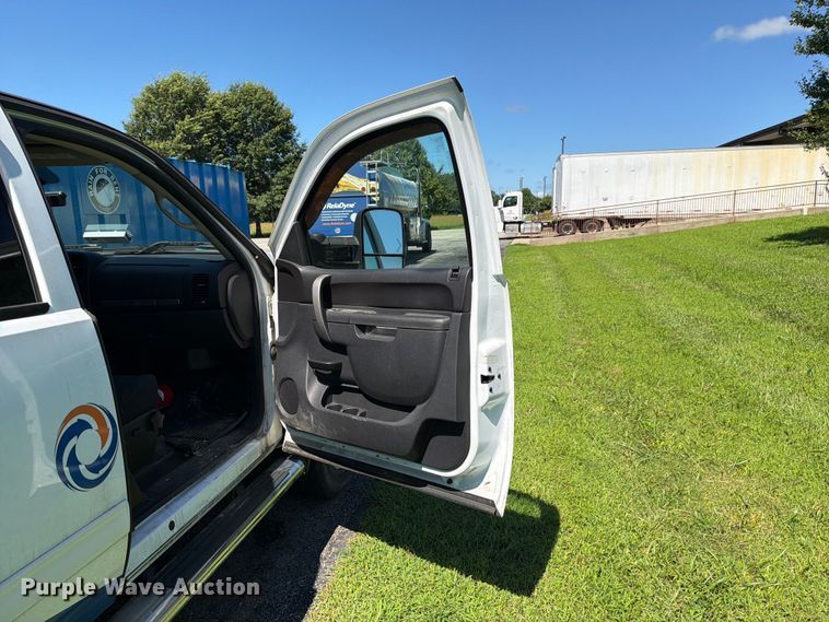 image for item FC3247 2011 GMC Sierra 2500HD Ext. Cab pickup truck