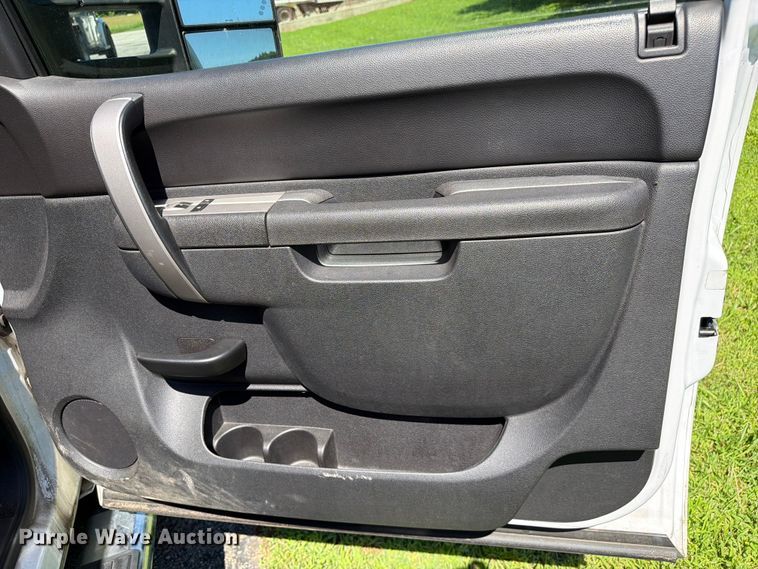 image for item FC3247 2011 GMC Sierra 2500HD Ext. Cab pickup truck