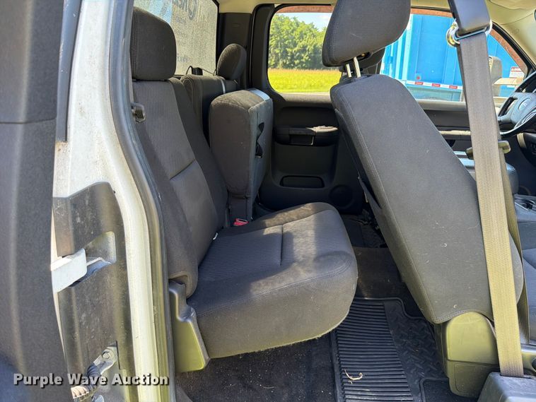image for item FC3247 2011 GMC Sierra 2500HD Ext. Cab pickup truck