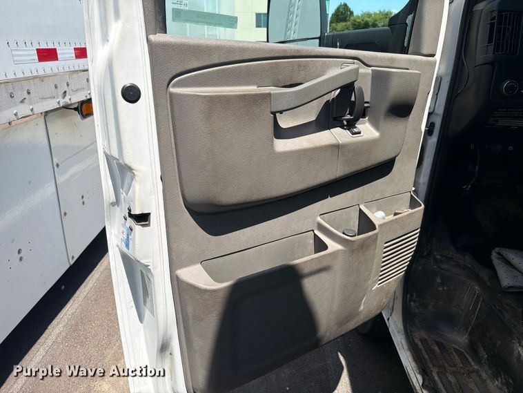 image for item FC3248 2016 Chevrolet Express delivery van