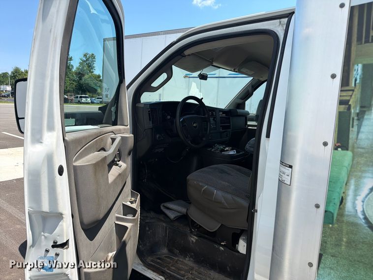 image for item FC3248 2016 Chevrolet Express delivery van