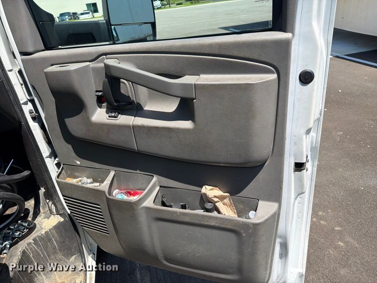 image for item FC3248 2016 Chevrolet Express delivery van