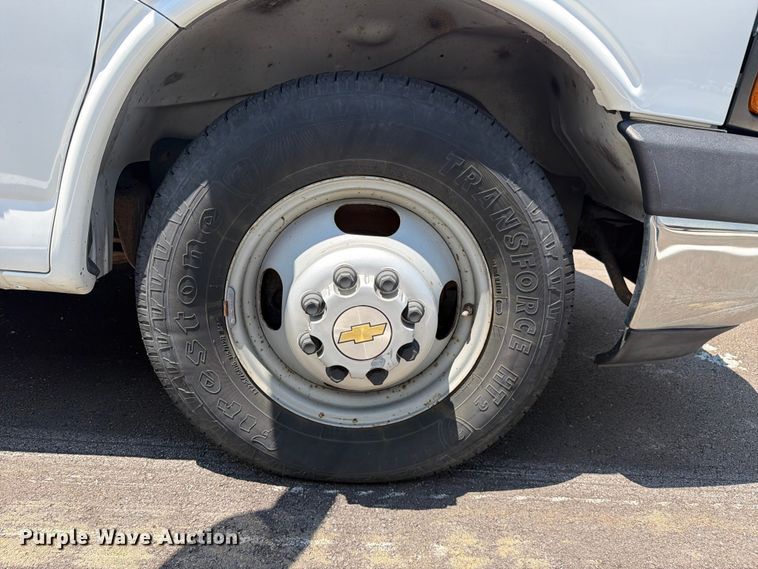 image for item FC3248 2016 Chevrolet Express delivery van