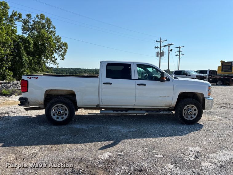 image for item FG0519 2018 Chevrolet Silverado 3500HD Crew Cab pickup truck