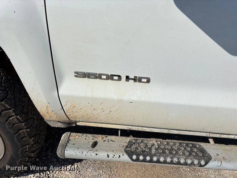 image for item FG0519 2018 Chevrolet Silverado 3500HD Crew Cab pickup truck