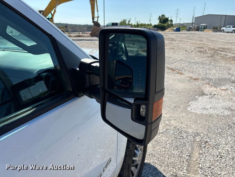 image for item FG0519 2018 Chevrolet Silverado 3500HD Crew Cab pickup truck