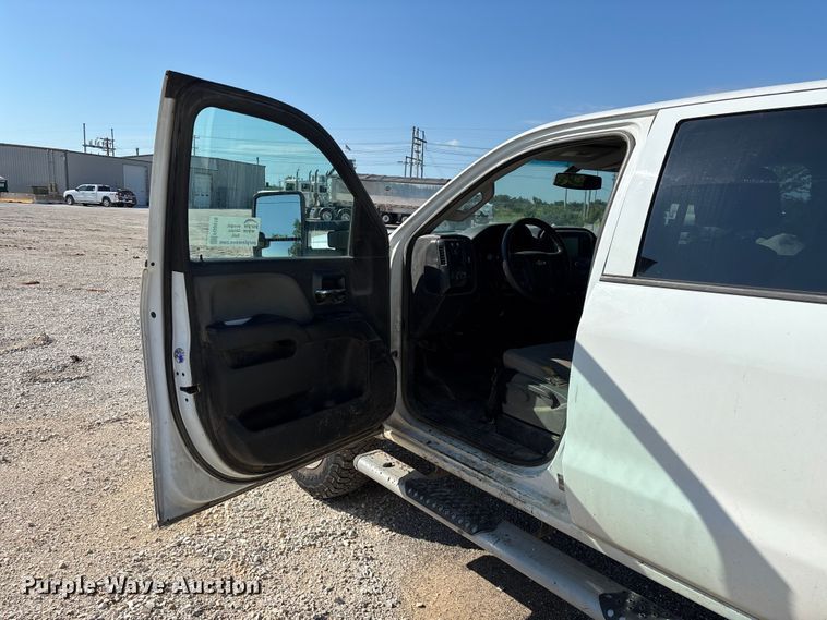 image for item FG0519 2018 Chevrolet Silverado 3500HD Crew Cab pickup truck