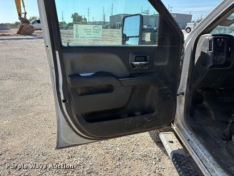 image for item FG0519 2018 Chevrolet Silverado 3500HD Crew Cab pickup truck