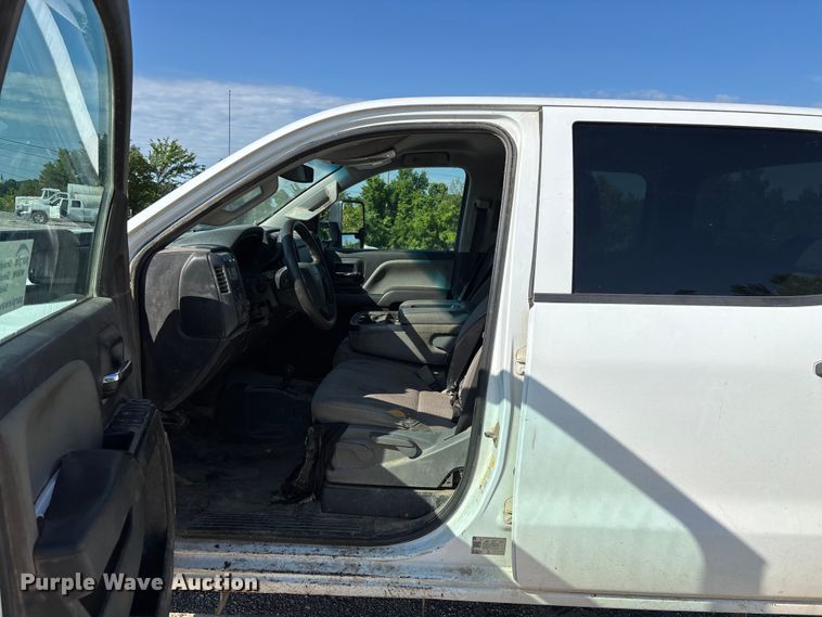 image for item FG0519 2018 Chevrolet Silverado 3500HD Crew Cab pickup truck