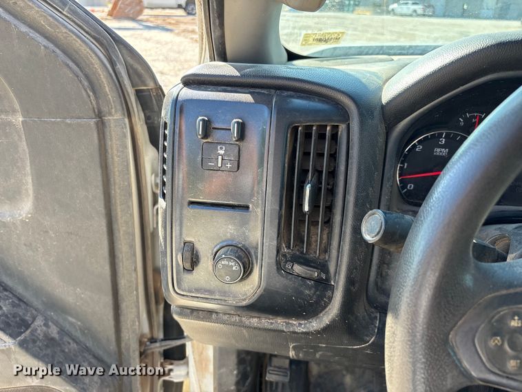 image for item FG0519 2018 Chevrolet Silverado 3500HD Crew Cab pickup truck