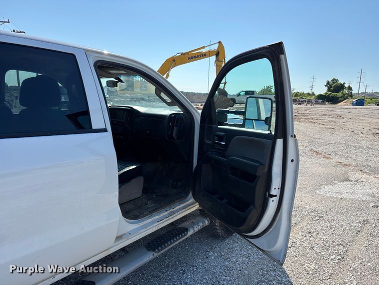 image for item FG0519 2018 Chevrolet Silverado 3500HD Crew Cab pickup truck