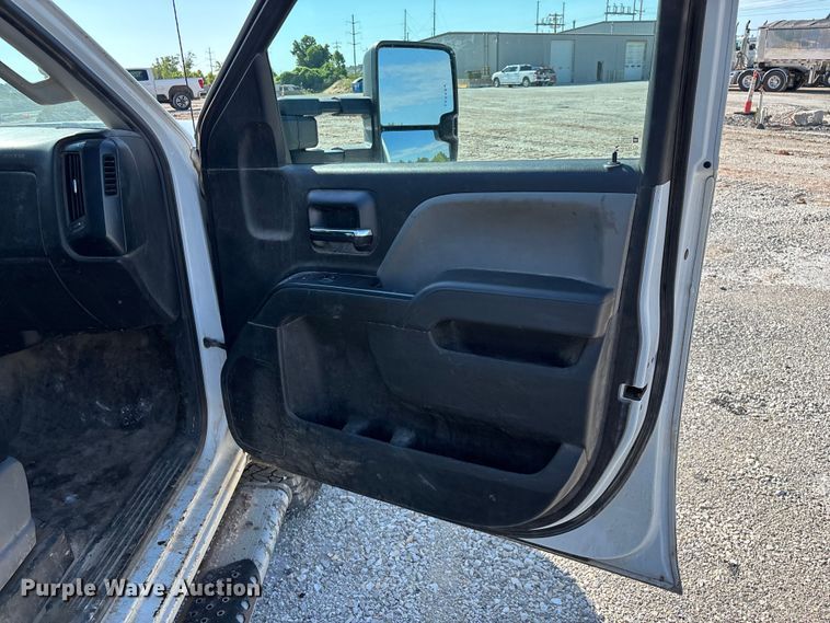 image for item FG0519 2018 Chevrolet Silverado 3500HD Crew Cab pickup truck