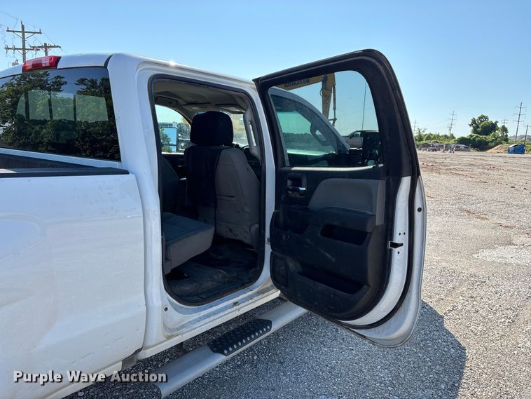 image for item FG0519 2018 Chevrolet Silverado 3500HD Crew Cab pickup truck
