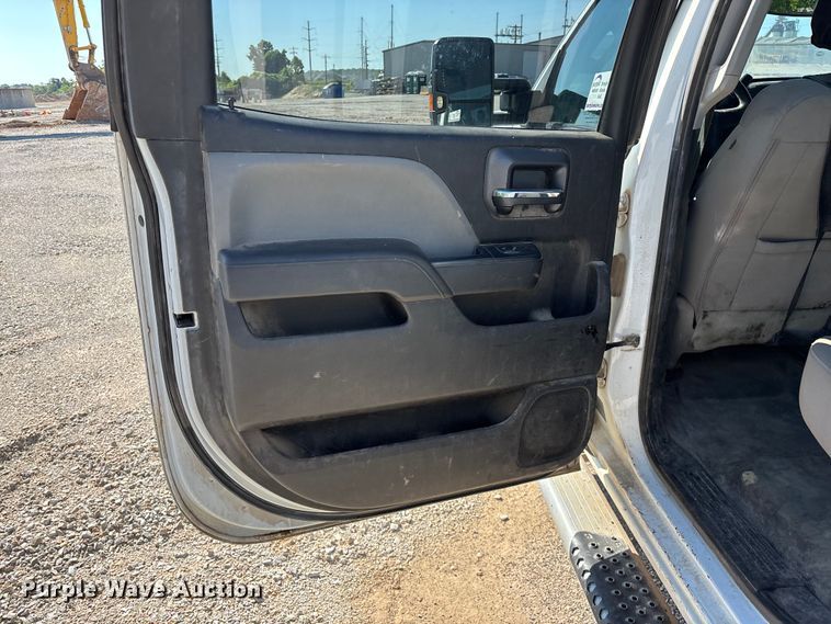 image for item FG0519 2018 Chevrolet Silverado 3500HD Crew Cab pickup truck