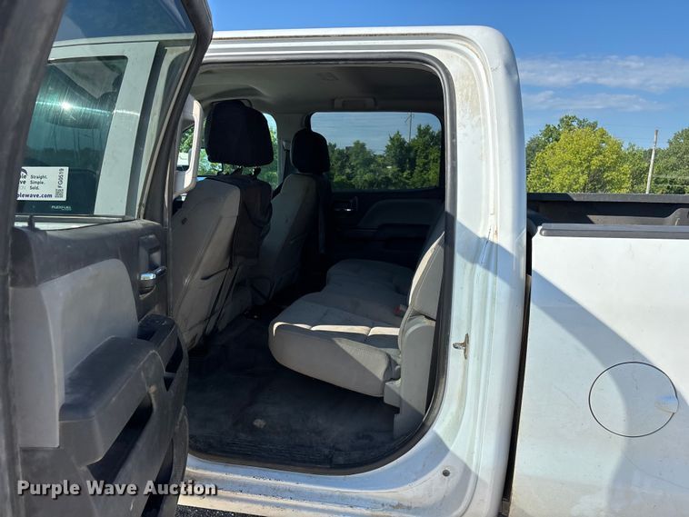 image for item FG0519 2018 Chevrolet Silverado 3500HD Crew Cab pickup truck
