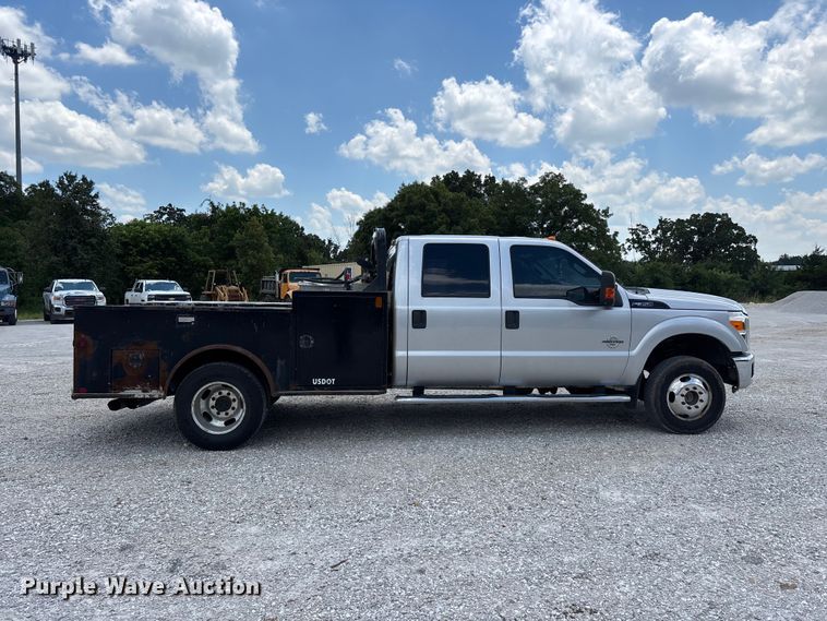 image for item FG0528 2016 Ford F350 Super Duty Crew Cab flatbed pickup truck