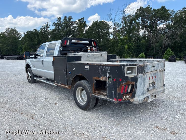 image for item FG0528 2016 Ford F350 Super Duty Crew Cab flatbed pickup truck