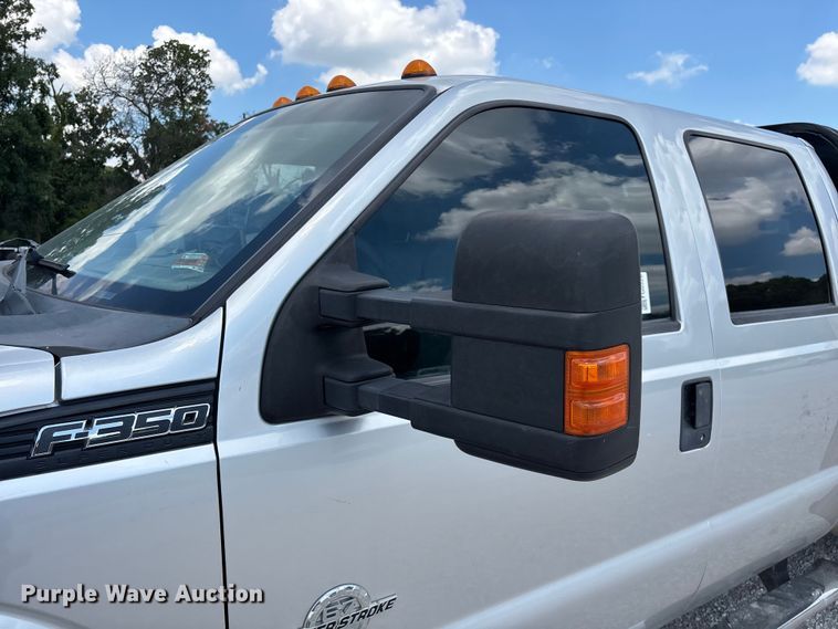 image for item FG0528 2016 Ford F350 Super Duty Crew Cab flatbed pickup truck