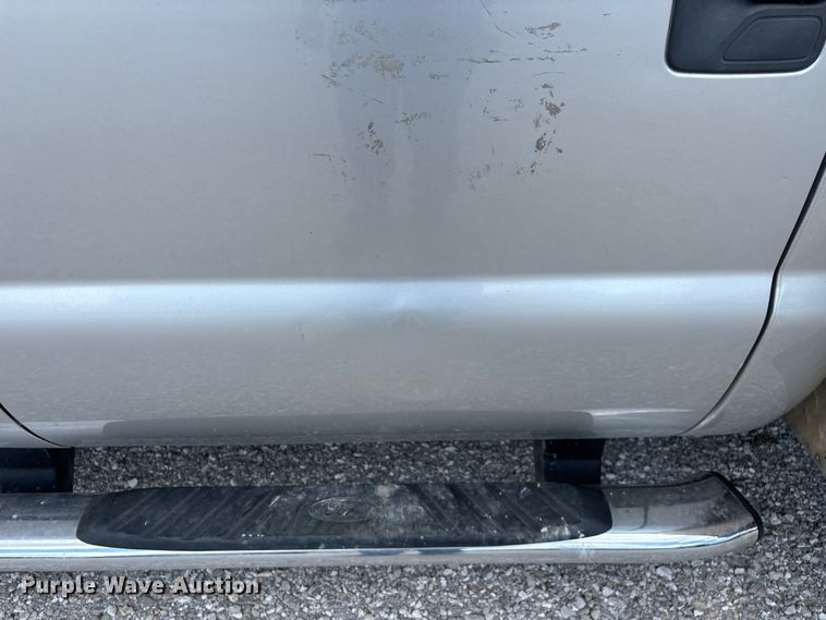 image for item FG0528 2016 Ford F350 Super Duty Crew Cab flatbed pickup truck