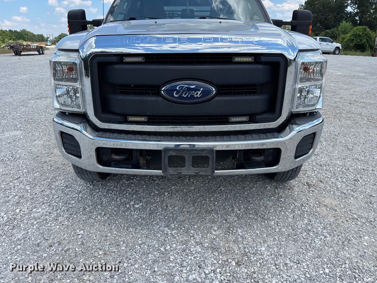 image for item FG0528 2016 Ford F350 Super Duty Crew Cab flatbed pickup truck