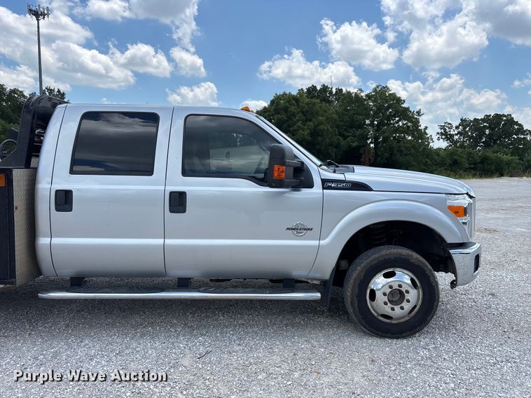 image for item FG0528 2016 Ford F350 Super Duty Crew Cab flatbed pickup truck
