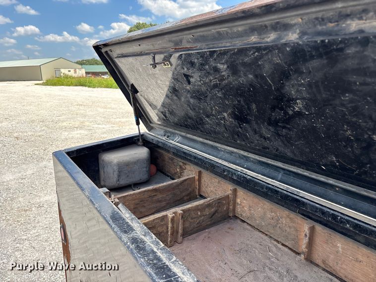 image for item FG0528 2016 Ford F350 Super Duty Crew Cab flatbed pickup truck